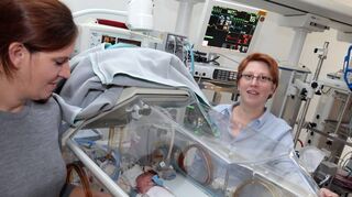 Kandidatin zwei: Julia Heffner (r.) aus Feudenheim. Sie betreut Familien, deren Kind auf der Intensivstation im Klinikum versorgt werden muss.