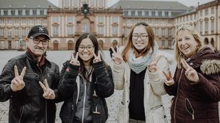 Nach dem letzten Mal Uni am Mannheimer Schloss (v.l.): Rafael Carrera, Kimberly Wong, Karl Ann Too und Petra Carrera.