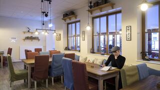 Im Restaurant „Cottage“ (Bild) mit Wintergarten ist schon fast alles fertig: Ab Montag gibt Nuzinger Tanzstunden im Landfried-Komplex.
