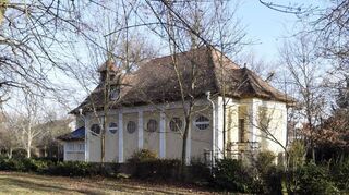 Um die 1911 von der BASF errichtete Kapelle im Park kümmert sich nun der Verein Ensemble Park Limburgerhof.