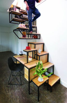 Die Treppe bringt einen nicht nur ins andere Stockwerk, sondern auch viele Dinge unter.