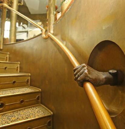 Kunstvoll und individuell: die Handläufe der Treppen von Architekt Kirsch.