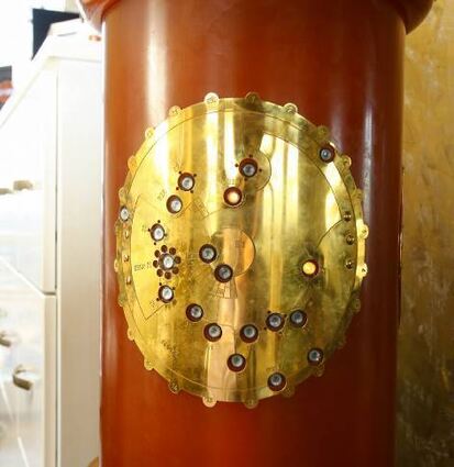 Wie einst eine Himmelsscheibe: selbst entworfener Lichtschalter.