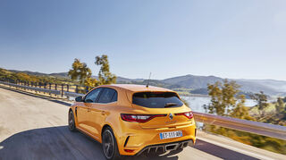 mid Jerez - Typisch Mégane R.S.: die imposante Heckpartie mit ausgestellten Kotflügeln und großen Schlappen.
