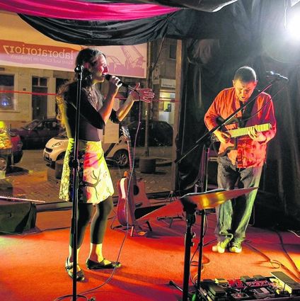 <p>Bei Jazz im Jungbusch zu Gast: Sängerin Jule Unterspann aus Berlin und Gitarrist Bernhard Sperrfechter.</p>