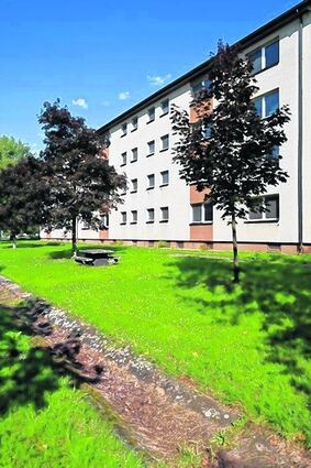 <p>Die Kaserne am Holbeinring wurde schon zum Studentenwohnheim .</p>
