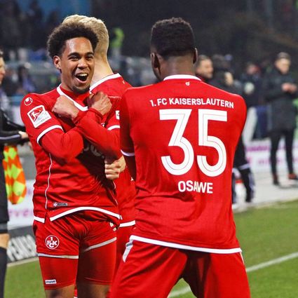Phillipp  (links) und   feiern das Tor zum 2:0.