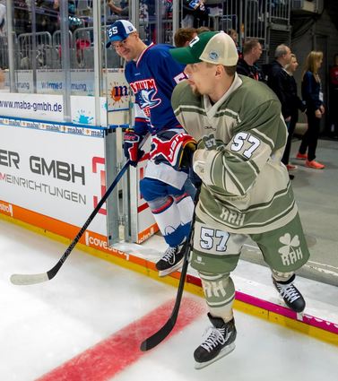 Jochen Hecht (l.) und Ronny Arendt beim Abschiedsspiel.