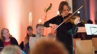 Warme Töne bei „Winterwarm“: Die Solistin Noemi Zimdahl.