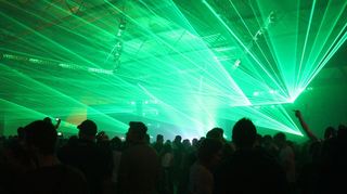 Tanzende auf dem "I AM Hardstyle"-Festival am 28. Januar 2017 in der Maimarkthalle.
