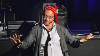„Das Elfenbeinkonzert“ heißt Rainald Grebes neues Solo-Programm.