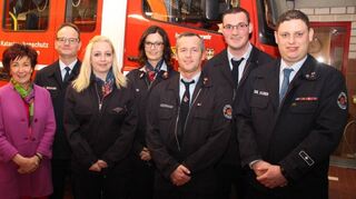 Der Wehrausschuss mit (v. l.) Bürgermeisterin Bärbel Schader, dem neuen stellvertretenden Wehrführer Dirk Neumann, Vanessa Sauder, Susanne Kaiser, Kevin Wiedemann, Christian Ludwig und Wehrführer Sebastian Kaiser.