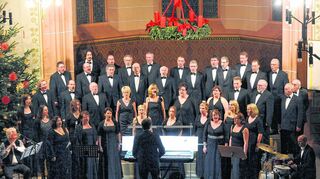 <p>Ein schönes Weihnachtsgeschenk für die Fans: Die Edinger-Chöre begeisterten das Publikum am zweiten Feiertag in der evangelischen Stadtkirche.</p>