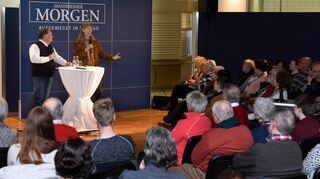 Tierfilmer Matto Barfuss (r.) spricht in der "MM"-Kantine mit Projektredakteur und Moderator des Abends Stephan Eisner über seinen Film.