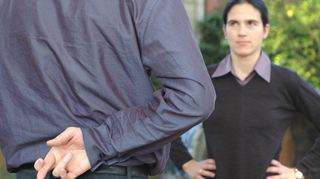 Die meisten Menschen lügen täglich, sagt Forscherin Kristina Suchotzki. Meist sind die Signale nicht so offensichtlich wie auf diesem Symbolbild.