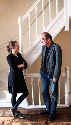 Waren beide schon mal in Brüssel, haben sich hier aber in Den Haag getroffen: der Wiener Schriftsteller Robert Menasse und „MM“-Mitarbeiterin Anne-Kathrin Jeschke.