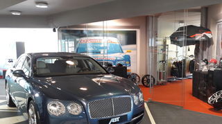 mid Kempten - Auch vom Bentley haben die Allgäuer ihre Tuning-Werkzeuge nicht weglassen können.