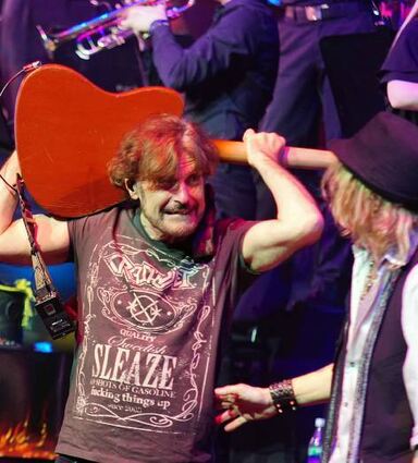 Eric Bazilian von den Hooters beim Finale zu „Rock Meets Classic“.