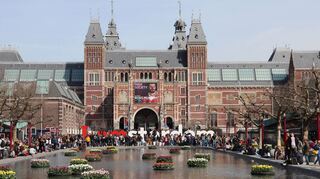 Der „I amsterdam“-Schriftzug vor dem Rijksmuseum: ein Wortspiel mit dem englischen „I am“ – Ich bin Amsterdam. Sind wir noch Amsterdam? Das fragen sich die Stadtbewohner immer häufiger.