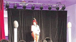 Sylvia Schopf spielt den „Faust“ als Ein-Frau-Stück.