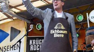 Bierfass-Anstich mit Bürgermeister Michael Grötsch.
