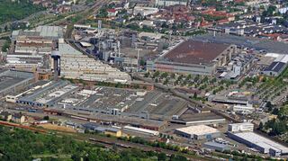 Ein Luftbild des Mannheimer Mercedes-Benz-Werks. Der Konzern hatte seine Logistikaufgaben 2015 an einen Dienstleister ausgelagert.