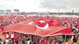 Anhänger des türkischen Präsidenten Erdogan, hier bei einer Demonstration in Köln.