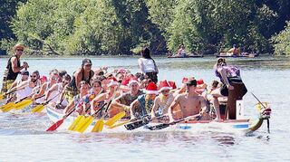 Bei der 14. Auflage von „Drachen im Fluss“ ging es wieder hoch her auf dem Neckar: Die Steuerleute der Römerdragons vom gastgebenden FV 03 hatten gestern alle Hände voll zu tun.