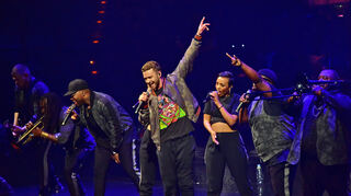 US-Superstar Justin Timberlake (Mitte) bei seinem Konzert in der Mannheimer SAP Arena.