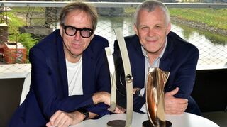 Die Popakademie-Chefs Udo Dahmen (l.) und Hubert Wandjo freuen sich im April 2017 über die Musikpreise Echo und LEA .