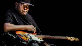 Zwei Reggae-Stars und ein skandinavischer Neutöner: Das karibische Rhythmusteam Sly Dunbar (o.) und Robbie Shakespeare (u.l.) trifft auf den norwegischen Trompeter Nils Petter Molvaer.