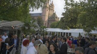 Zur Premiere kam das Publikum der Festspiele beim Treffen im Heylshofpark ins Gespräch.