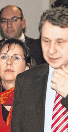 Als die großen Träume platzten: die damalige SPD-Chefin Andrea Ypsilanti und Generalsekretär Norbert Schmitt am 3. November 2008.