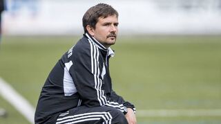 TSG-Trainer Christian Schmitt muss den Umbau der Weinheimer Mannschaft nun in der Verbandsliga fortsetzen. Dort peilt der Heppenheimer mit seinem Team Platz sechs bis neun an.