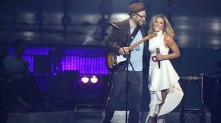 Kennt keine Berührungsängste: Am 12. April 2018 sang Gregor Meyle bei der Echo-Gala wie zuvor schon in seiner VOX-Musiksendung „Meylensteine“ mit Schlagerstar Helene Fischer.