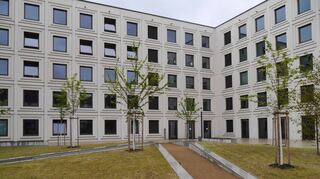 Auf dem Foto ist die Rückseite des Gebäudes in B6, 30-32 mit der ausgefallenen Fassadenstruktur zu sehen.