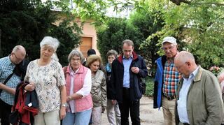 Diese großen Schuhe sind Martin Luther nachempfunden. An den Reformator erinnert in Worms einiges.