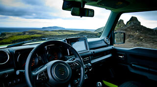 mid Wächtersbach - Klar gegliedert und übersichtlich: das Cockpit des neuen Jimny.