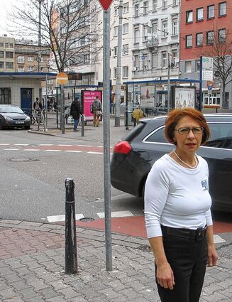 <p>Für Elfriede Lorenz, Inhaberin des Reinigungsbetriebes, ist eine ungehinderte Zufahrt zu den Geschäften wichtig.</p>