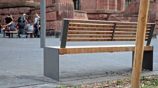 Der Skulpturenplatz hinter der Kunsthalle, gerade erst neu gestaltet, wird immer mehr zum Lager- und Schlafplatz von Trinkern und Drogenkonsumenten.