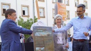 Enthüllung: Lothar Quast, Heidrun Kämper und Marc Oliver Kuhse (v.l.).