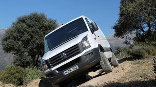 <p>Volkswagens großer Transporter Crafter ist jetzt auch direkt beim Händler als Allrad-Variante 4-Motion zu haben</p>