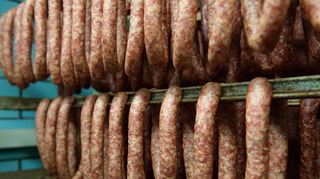 Ein Land, 1500 Sorten: So verschieden die deutschen Regionen, so verschieden die Wurstvorlieben. Im Bild zu sehen sind Weimarer Knackwürste.