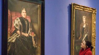 Julia Lanz und Anna Reiß, prägende Frauen und stark engagiert als Mäzeninnen, sieht man auf großen Gemälden in der Ausstellung zur „Belle Époque“.