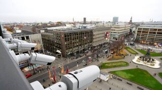 Seit Mitte November filmen die Kameras auf dem Paradeplatz (unser Bild) und auf dem Alten Meßplatz. Im Bürgerbarometer erklären 85 Prozent, sie fänden die Überwachung der Flächen gut.