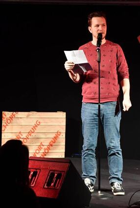 Nik Salsflausen hat den Poetry Slam in Mannheim gewonnen.