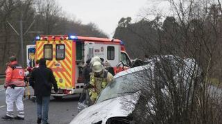 Der BMW wurde bei dem Unfall völlig zerstört.