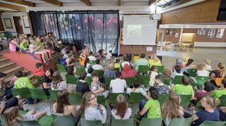 2017 gewann die Waldparkschule im Stadtteil Boxberg den zweiten Platz. Schüler und Lehrer verfolgten auf der Leinwand die Verleihung des Preises in Berlin.