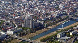 Blick auf das Collini Center mit dem Technischen Rathaus rechts daneben. Es soll verkauft und wahrscheinlich abgerissen werden.