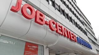 Die Auszahlung von Hartz IV wird in Jobcentern, hier die Mannheimer Einrichtung, geregelt. Die SPD will die Leistung durch ein „Bürgergeld“ ersetzen.